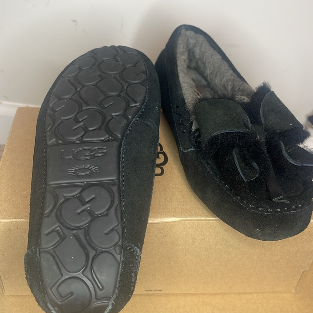 Ugg Slipper - image 2